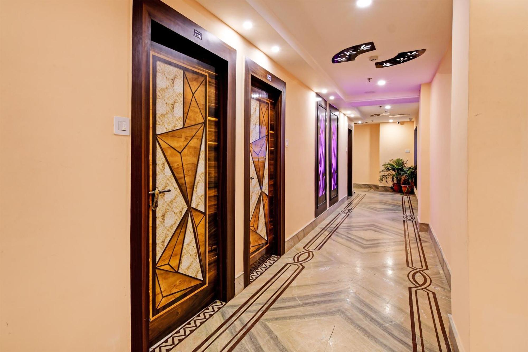 Townhouse The Grand Touch & The Royal Touch Hotel Digha  Buitenkant foto