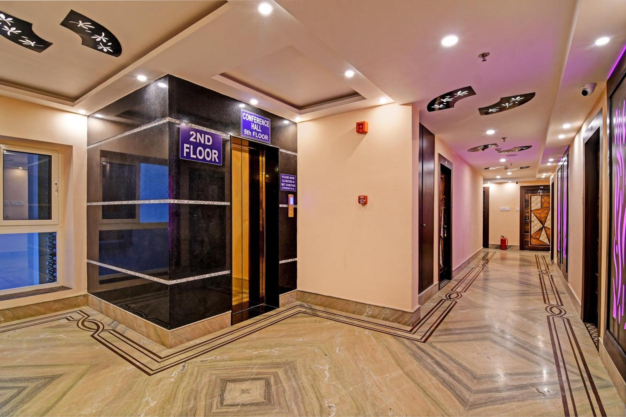 Townhouse The Grand Touch & The Royal Touch Hotel Digha  Buitenkant foto