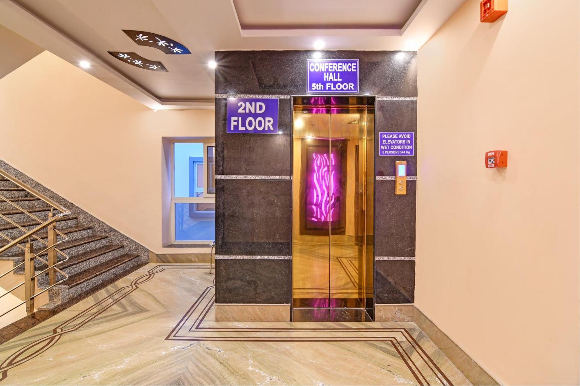 Townhouse The Grand Touch & The Royal Touch Hotel Digha  Buitenkant foto