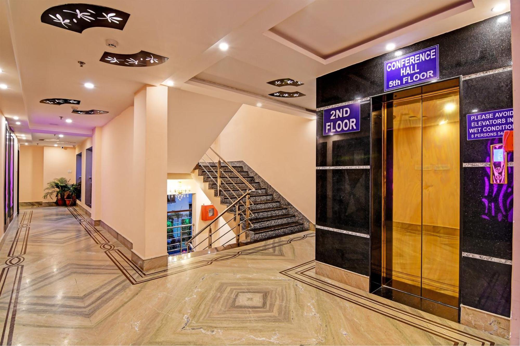 Townhouse The Grand Touch & The Royal Touch Hotel Digha  Buitenkant foto